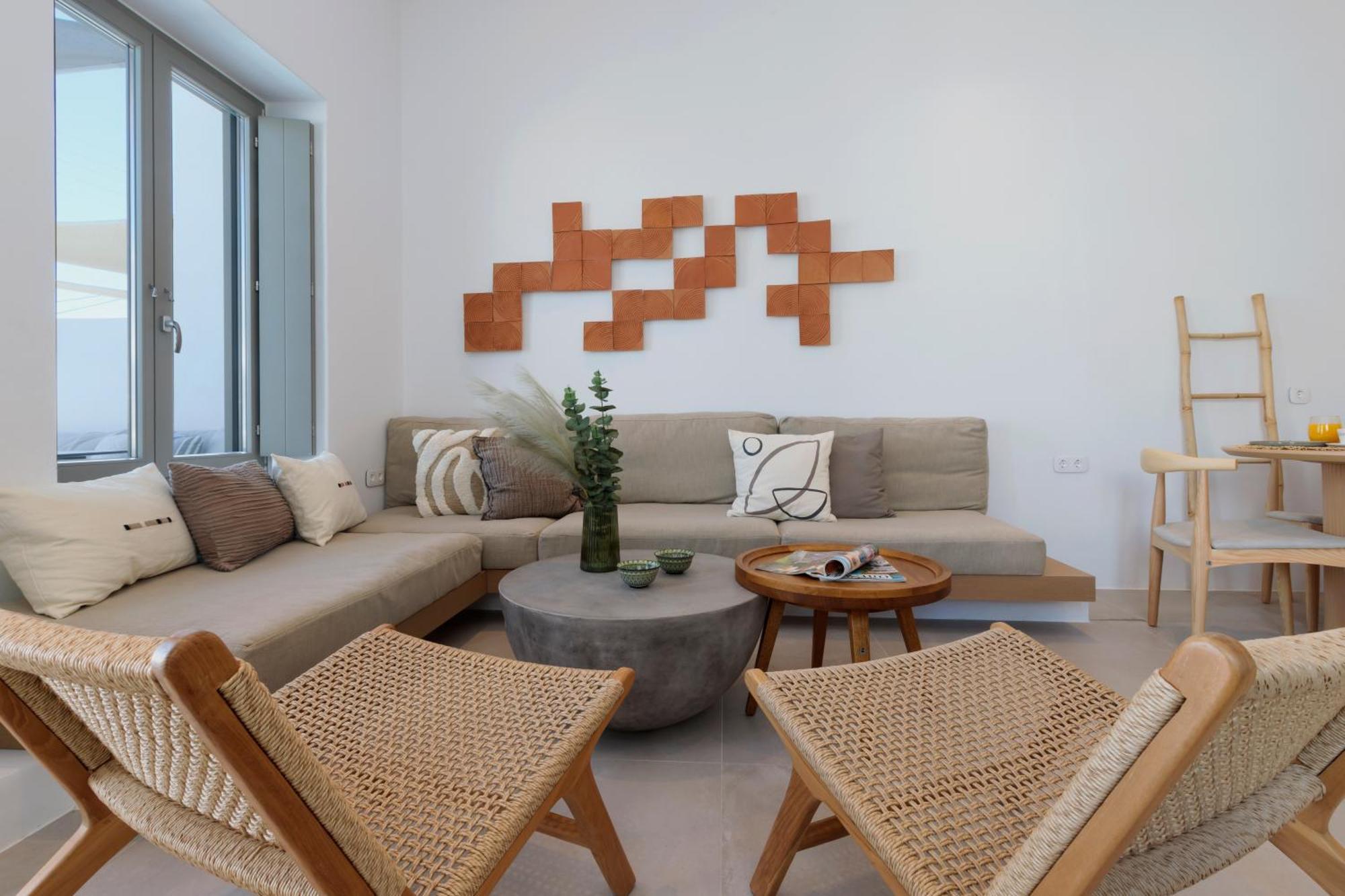 Vivant 1 Naousa (Paros)
